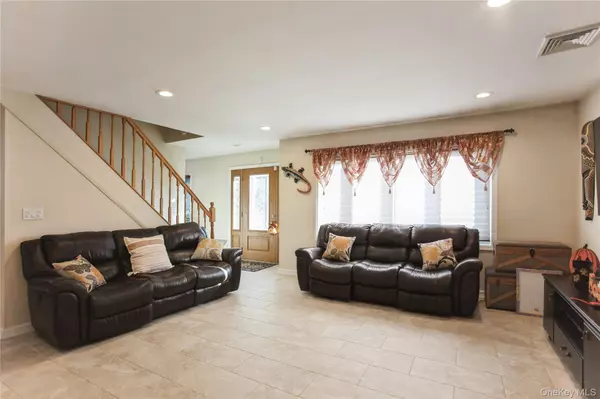 East Rockaway, NY 11518,24 Yarmouth RD