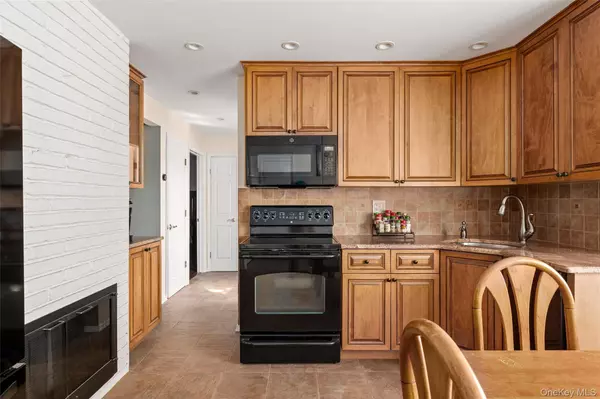 Levittown, NY 11756,125 Meridian RD