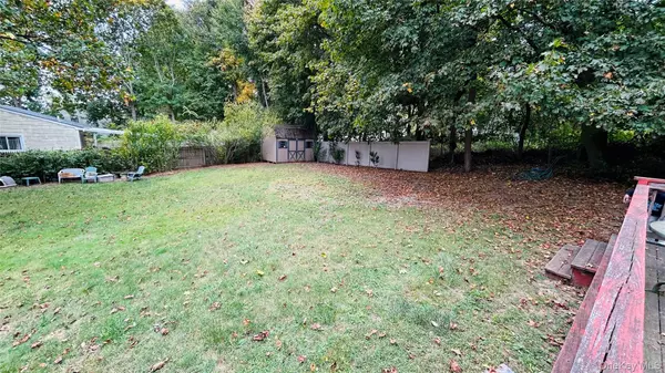 Huntington, NY 11743,21 Newfoundland AVE