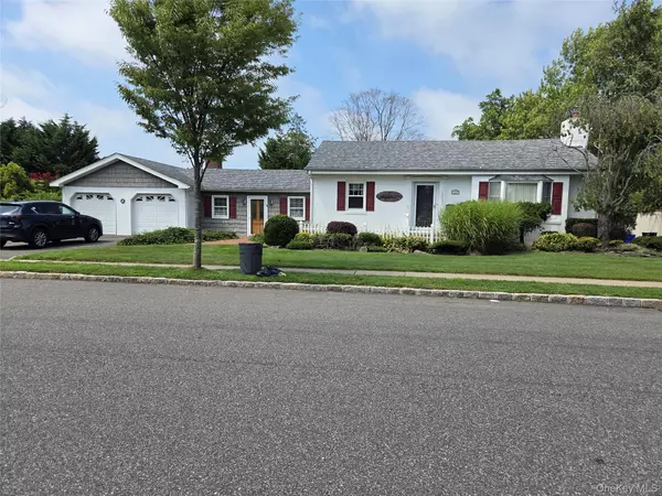 31 S Emerson AVE, Amity Harbor, NY 11701