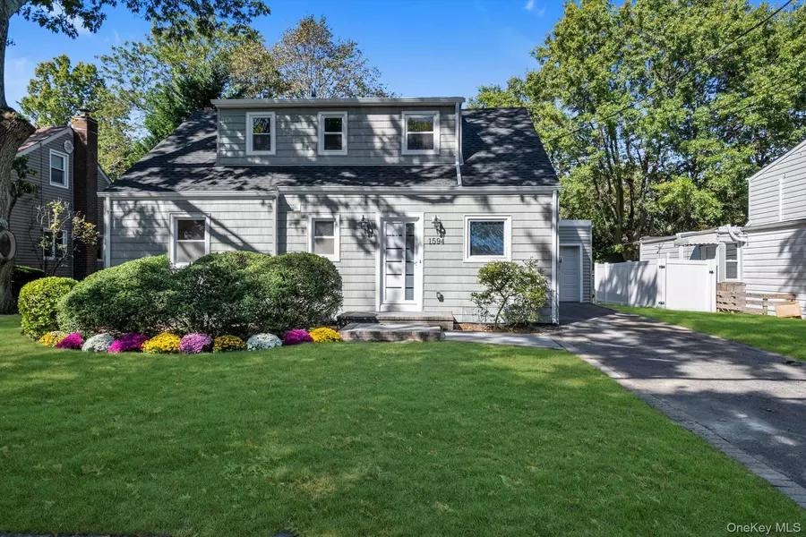 1594 Union AVE, Hewlett, NY 11557