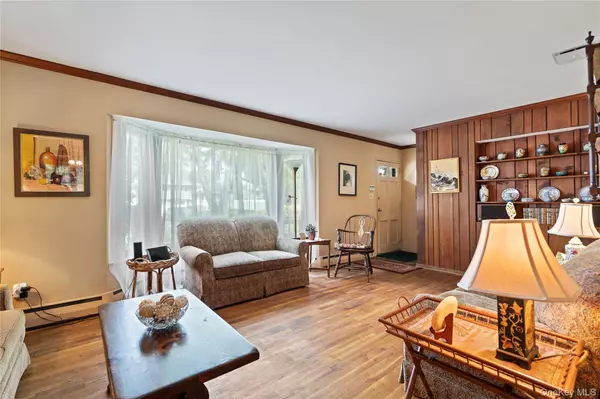 Commack, NY 11725,6 Violet LN