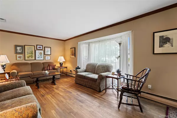 Commack, NY 11725,6 Violet LN