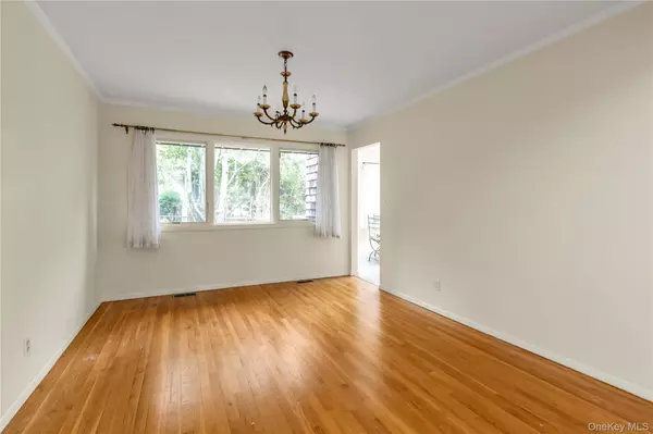 Roslyn Heights, NY 11577,129 Gilmar LN