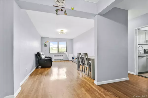 Flushing, NY 11354,28-08 141st ST #4C