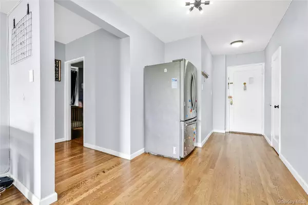 Flushing, NY 11354,28-08 141st ST #4C