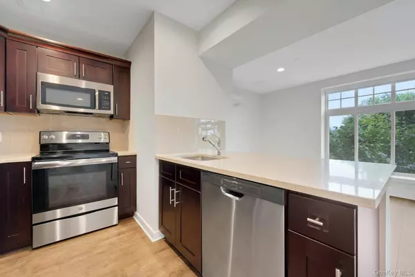 Eastchester, NY 10709,40 Jackson AVE #3T