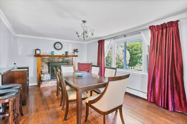 Huntington Station, NY 11746,23 Birchwood DR