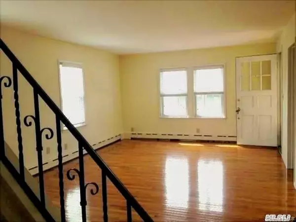 Sayville, NY 11782,15 River RD