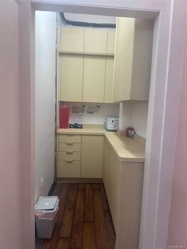 Brooklyn, NY 11222,754 Manhattan Avenue