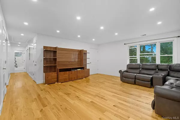 Yonkers, NY 10703,171 Frederic ST #2