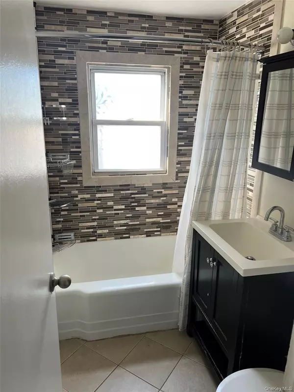 Huntington Station, NY 11746,23 Luther Place