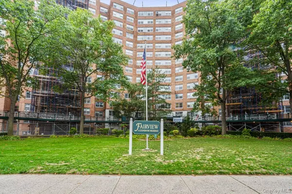 61-20 Grand Central Parkway #A902, Forest Hills, NY 11375