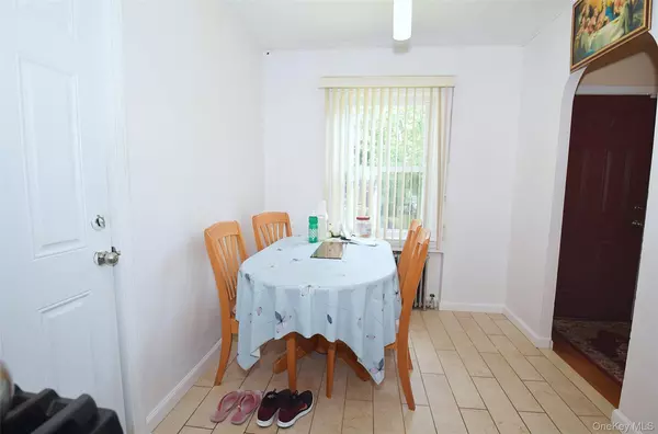 Bellerose, NY 11426,82-16 251 ST