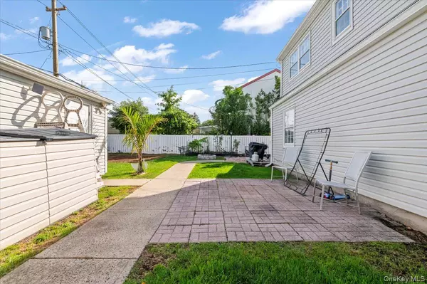 Levittown, NY 11756,109 Periwinkle RD