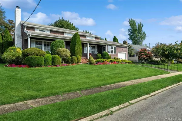 Massapequa Park, NY 11762,91 Harbor LN