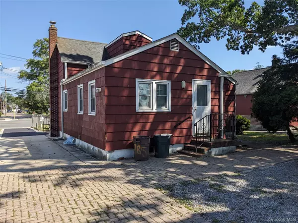 West Babylon, NY 11704,188 Little East Neck RD
