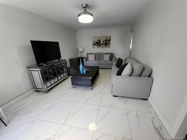 Bronx, NY 10469,2711 Dewitt PL