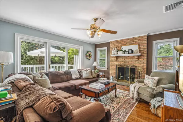 Locust Valley, NY 11560,6 Cedar AVE