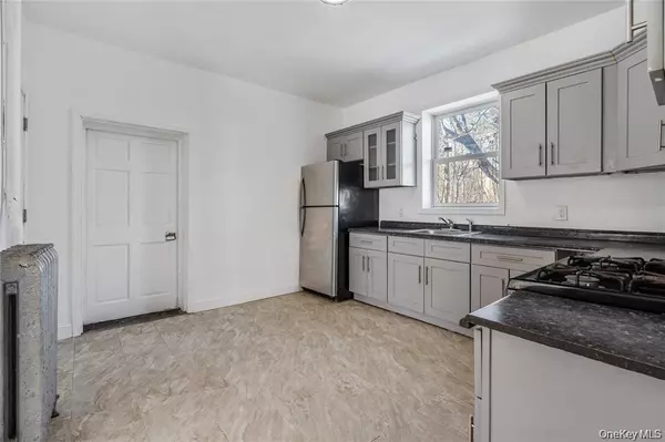 Poughkeepsie, NY 12601,94 Winnikee AVE #3