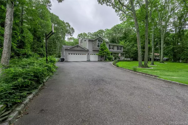 Medford, NY 11763,21 Locust AVE