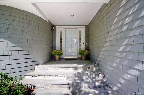 Manhasset, NY 11030,40 Tiffany CIR
