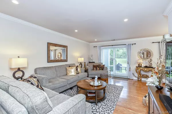 Saint James, NY 11780,908 Fenway RD
