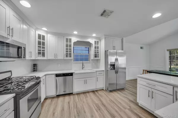 Middle Island, NY 11953,27 Huntingdale WAY