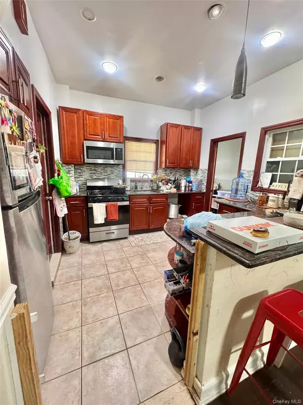 Woodhaven, NY 11421,85-05 91 St