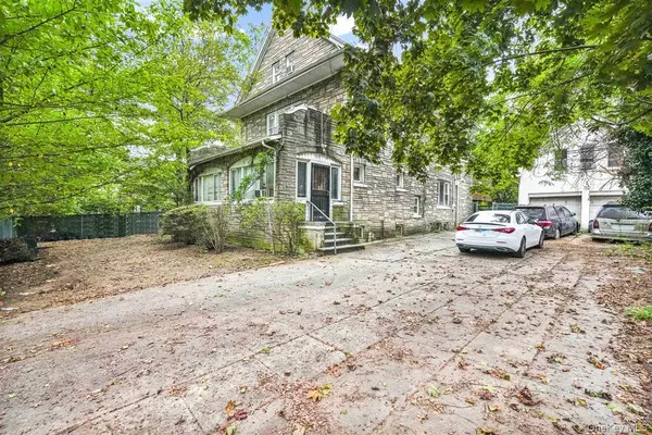 Kew Gardens, NY 11415,81-26 Austin ST