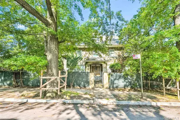 Kew Gardens, NY 11415,81-26 Austin ST