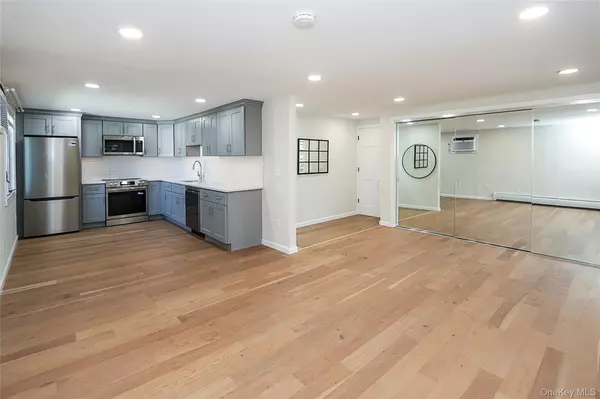 West Babylon, NY 11704,248 Montgomery AVE #Upper