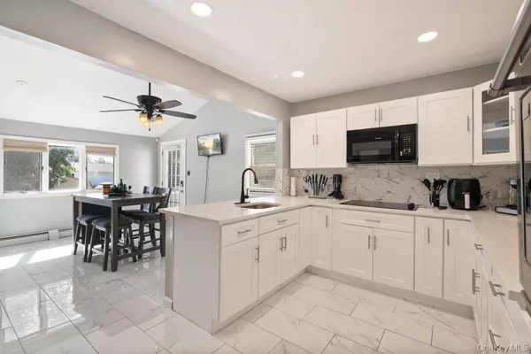 Centereach, NY 11720,324 Hawkins RD