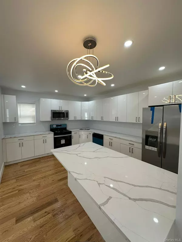 Queens Village, NY 11429,215-11 112 AVE