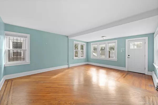 6901 Alderton ST, Forest Hills, NY 11374