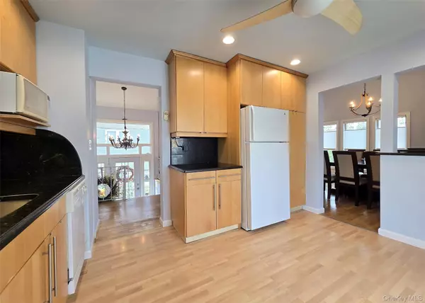 Freeport, NY 11520,30 E Bedell ST