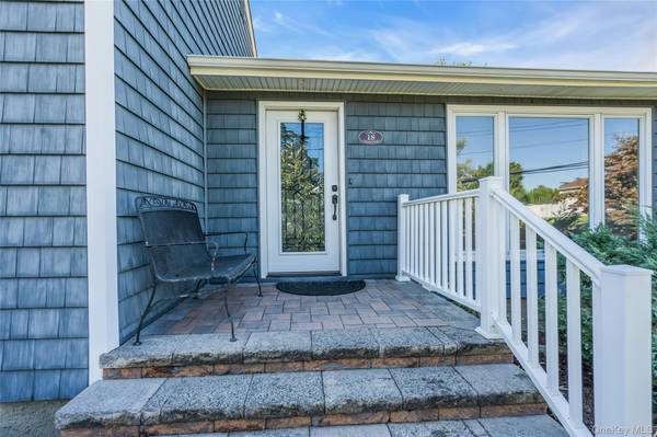 Bethpage, NY 11714,18 Haypath RD