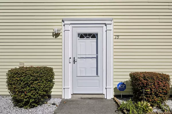 Poughkeepsie, NY 12601,19 Hawk LN