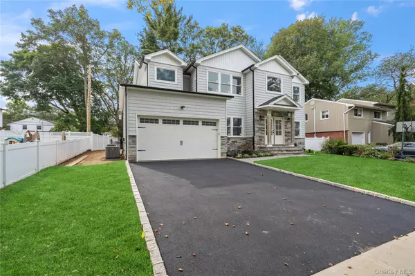 Plainview, NY 11803,10 Beth LN