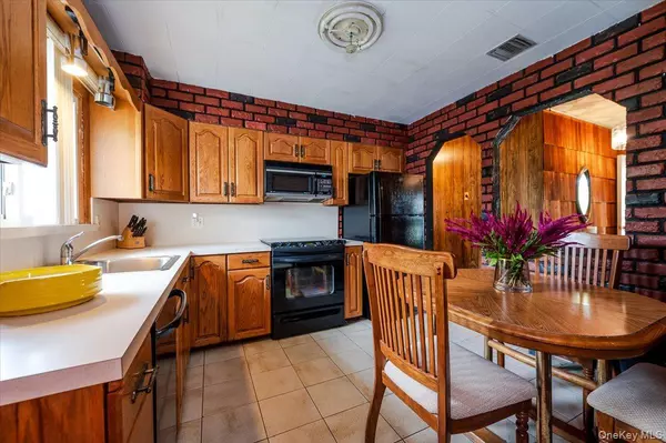 Bethpage, NY 11714,15 Hewmann PL