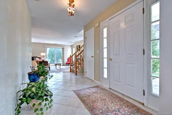 East Setauket, NY 11733,315 Erik DR