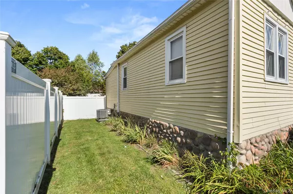 Lindenhurst, NY 11757,38 Palm