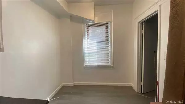 Flushing, NY 11355,42-33 Kissena BLVD #2A