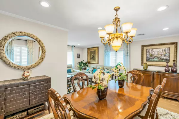 Hauppauge, NY 11788,17 Wren DR