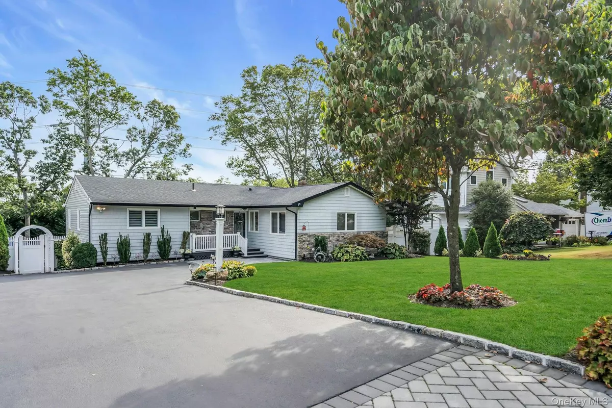 Hauppauge, NY 11788,17 Wren DR