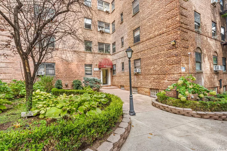 102-55 67th RD #2V, Forest Hills, NY 11375