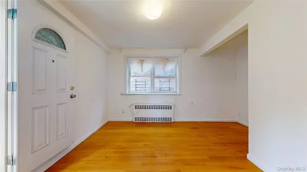 Kew Gardens, NY 11415,124-01 Hillside AVE