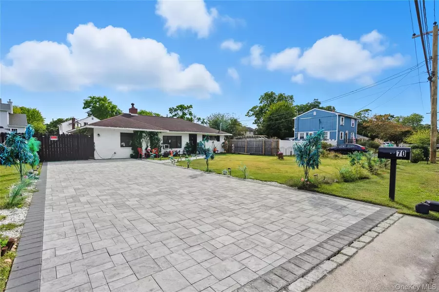 70 Trafalgar DR, Shirley, NY 11967