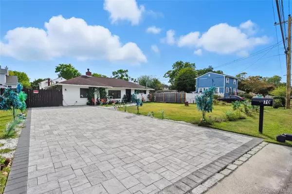 Shirley, NY 11967,70 Trafalgar DR