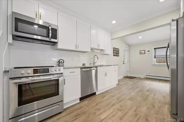 Levittown, NY 11756,59 Cotton LN